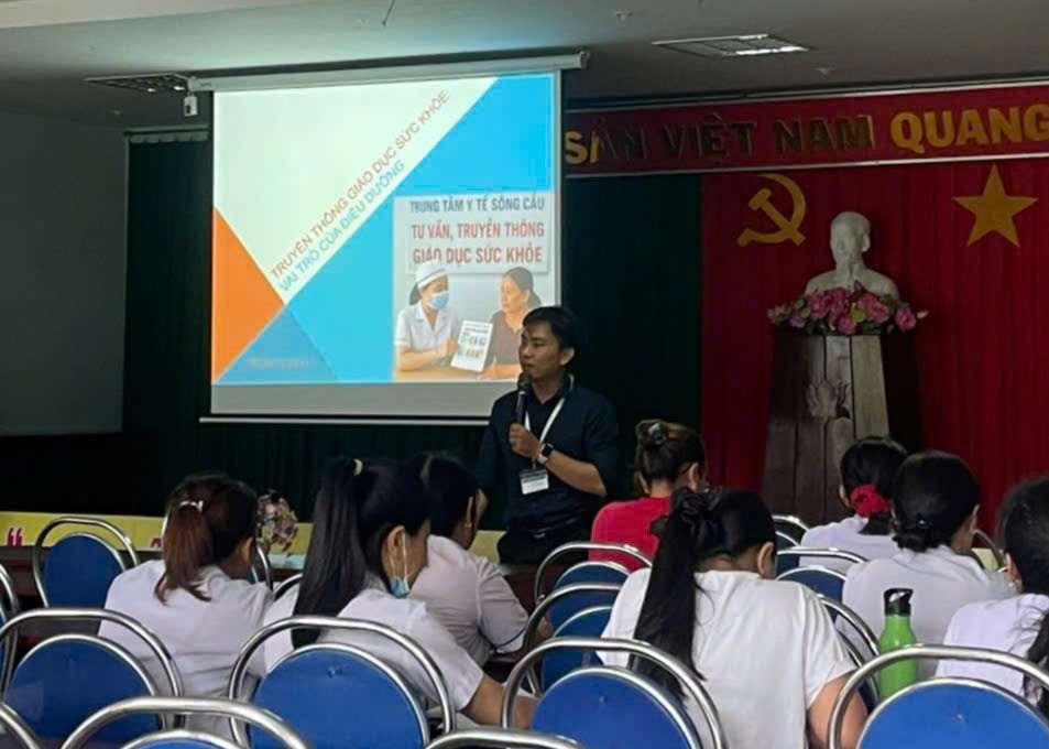 Tập huấn kỹ năng tư vấn, truyền thông giáo dục sức khỏe người bệnh cho điều dưỡng, hộ sinh, kỹ thuật